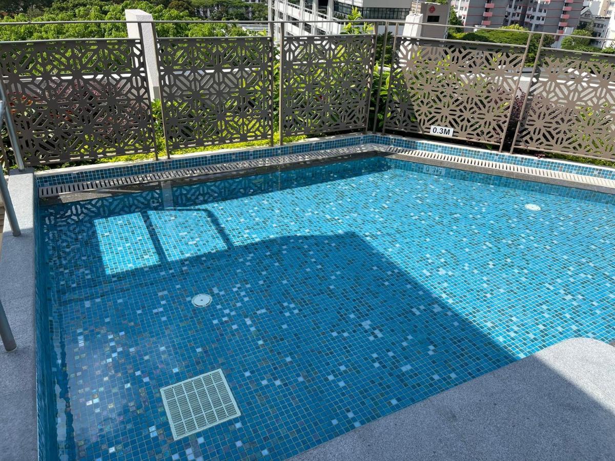 Aqueen Prestige Hotel Jalan Besar Singapore Exterior photo